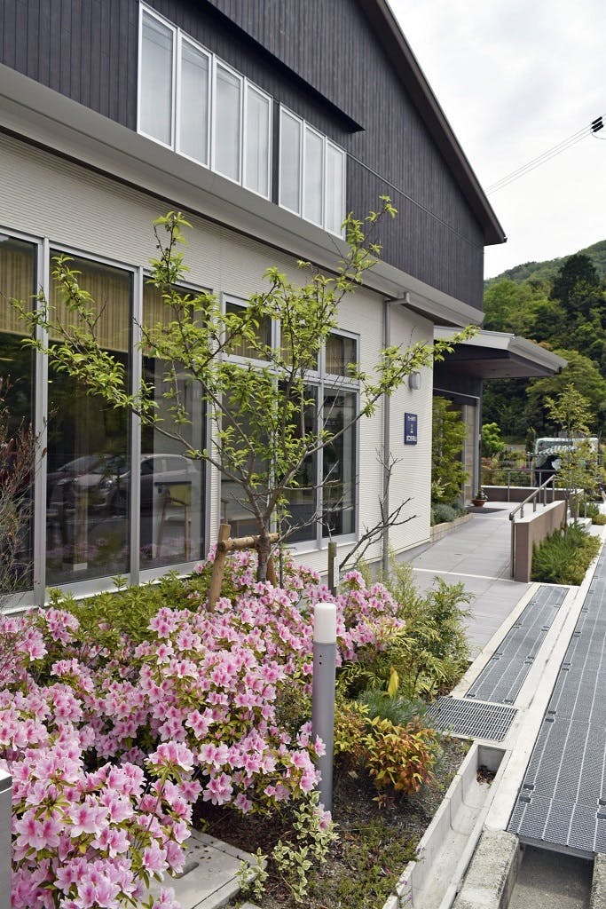 ニチイメゾン東山 エントランス