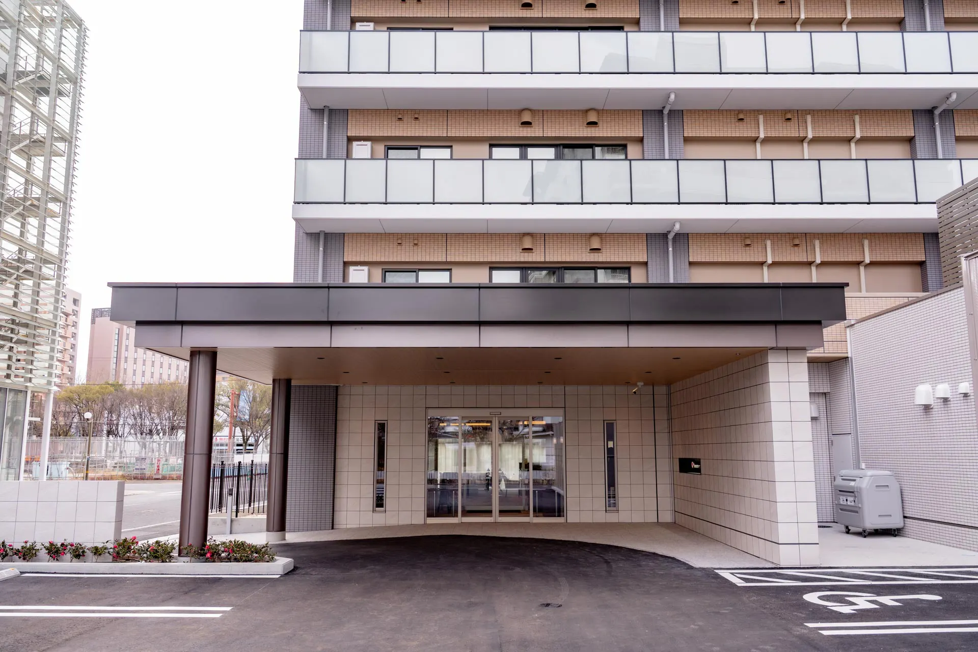 SOMPOケア ラヴィーレ平和大通り 玄関口