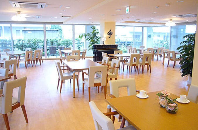 SOMPOケア ラヴィーレ横浜緑園都市 食堂