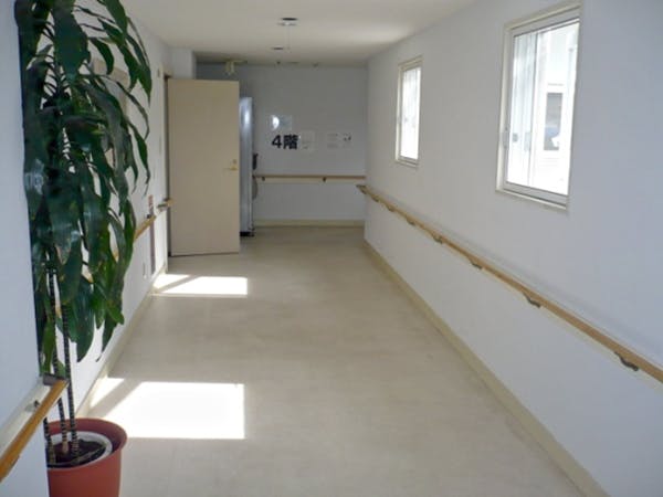 住宅型有料老人ホームウェルネステラス富岡 ４階廊下