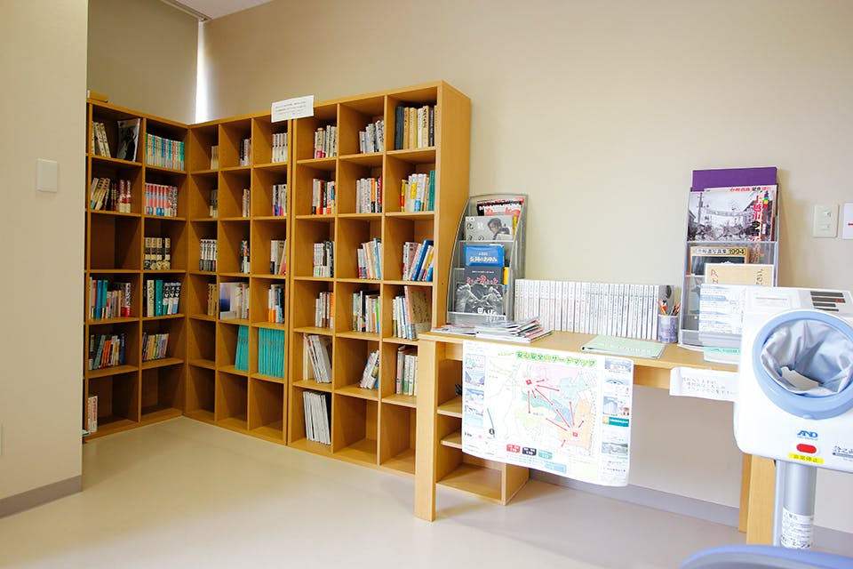 サンクス高田自在館響 「自在館」図書コーナー