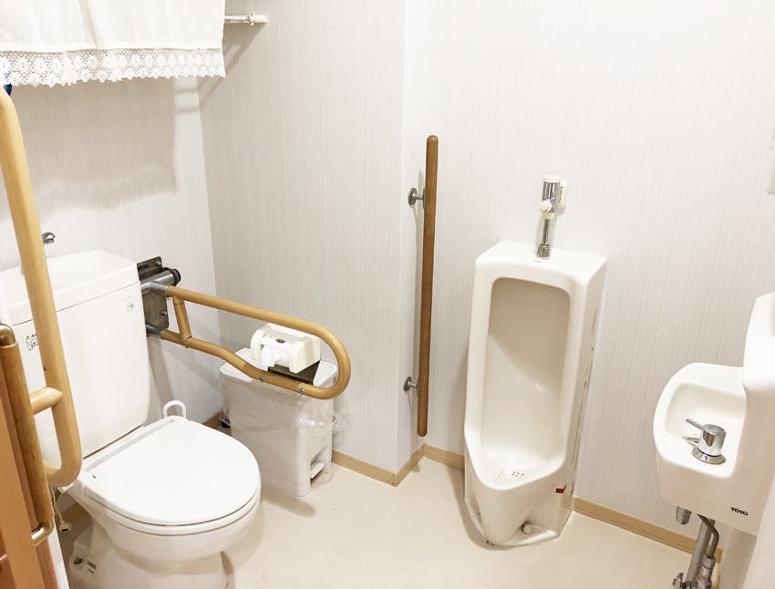 愛の家グループホーム東松戸 共用トイレ