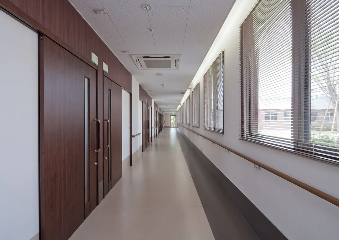 ドローム母原 廊下