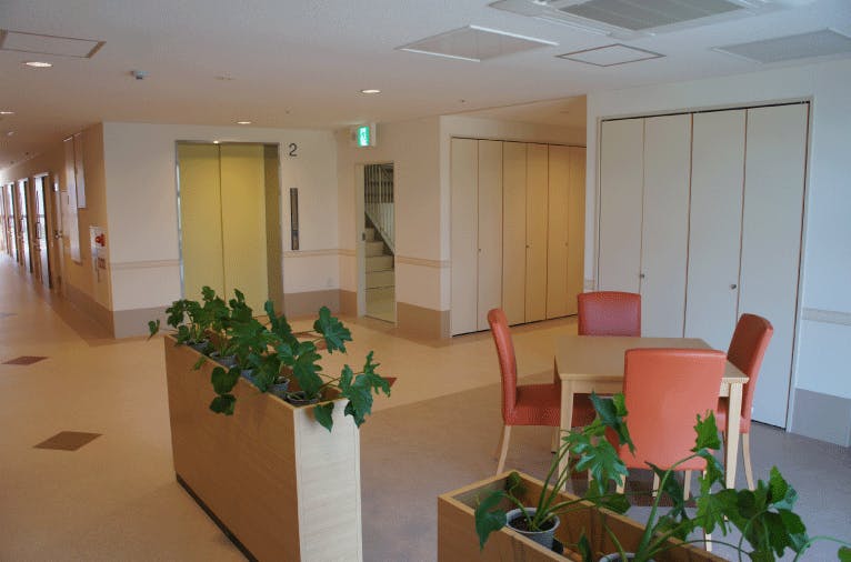 サービス付高齢者向け住宅あすか箕面 2階エレベーターホール