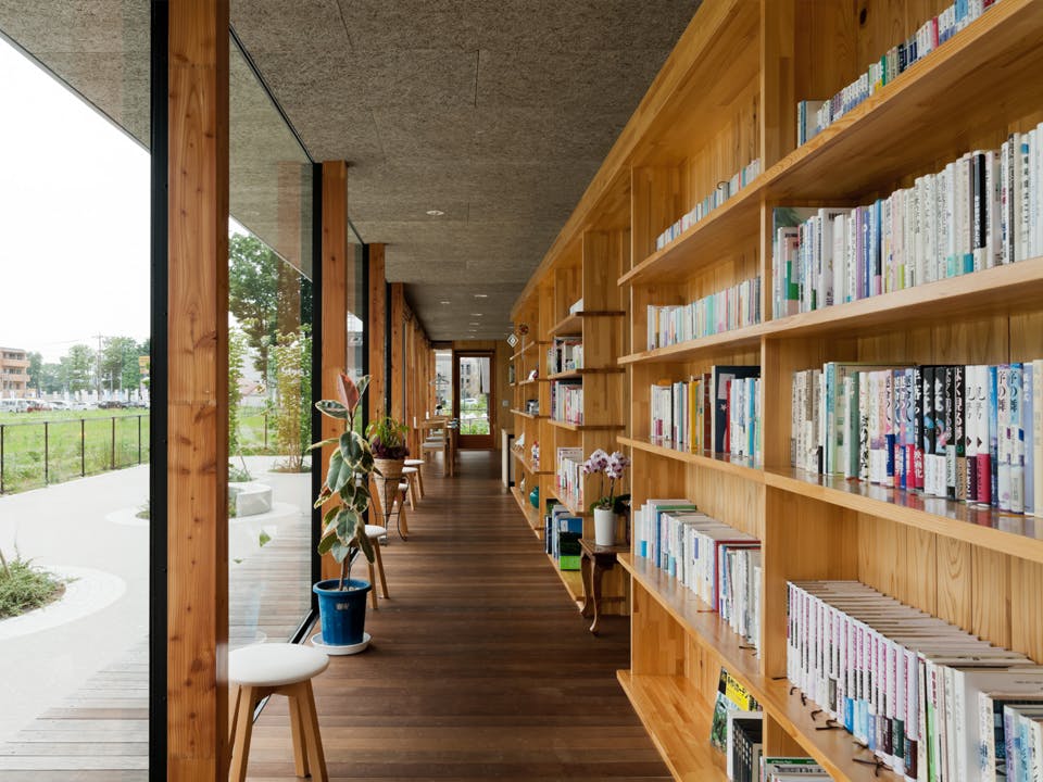 ゆいま〜る多摩平の森 廊下