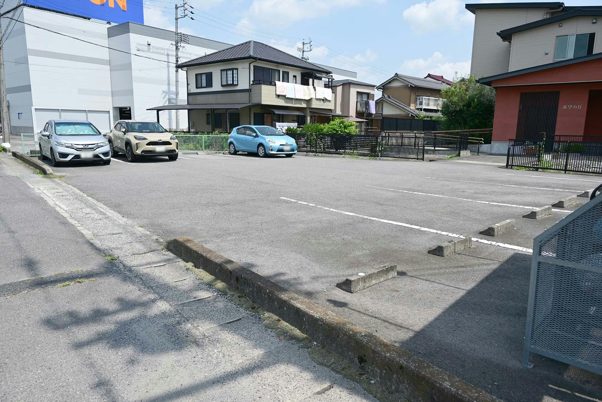 希望の丘坂下 駐車場