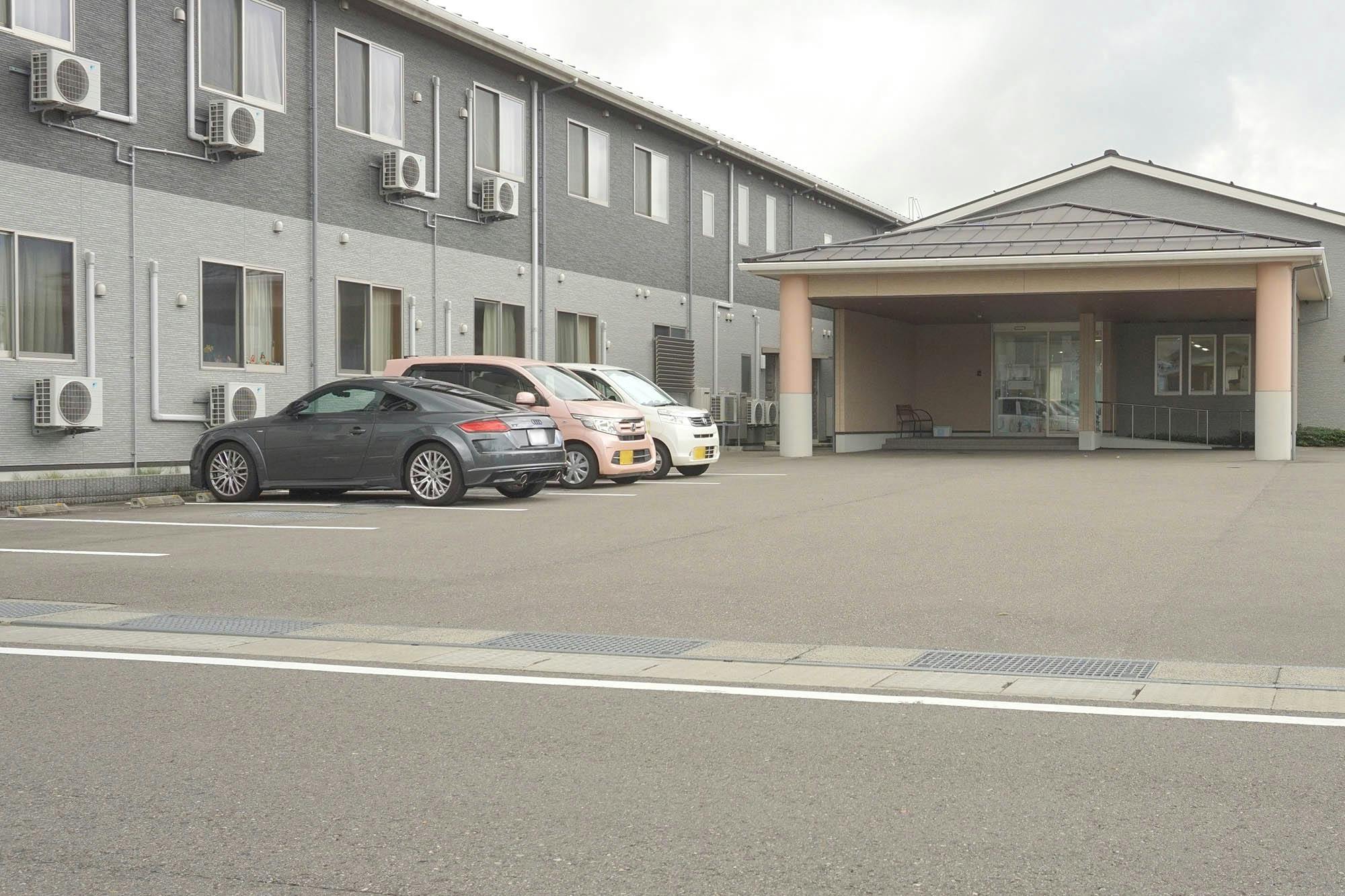 エミテラス 駐車場