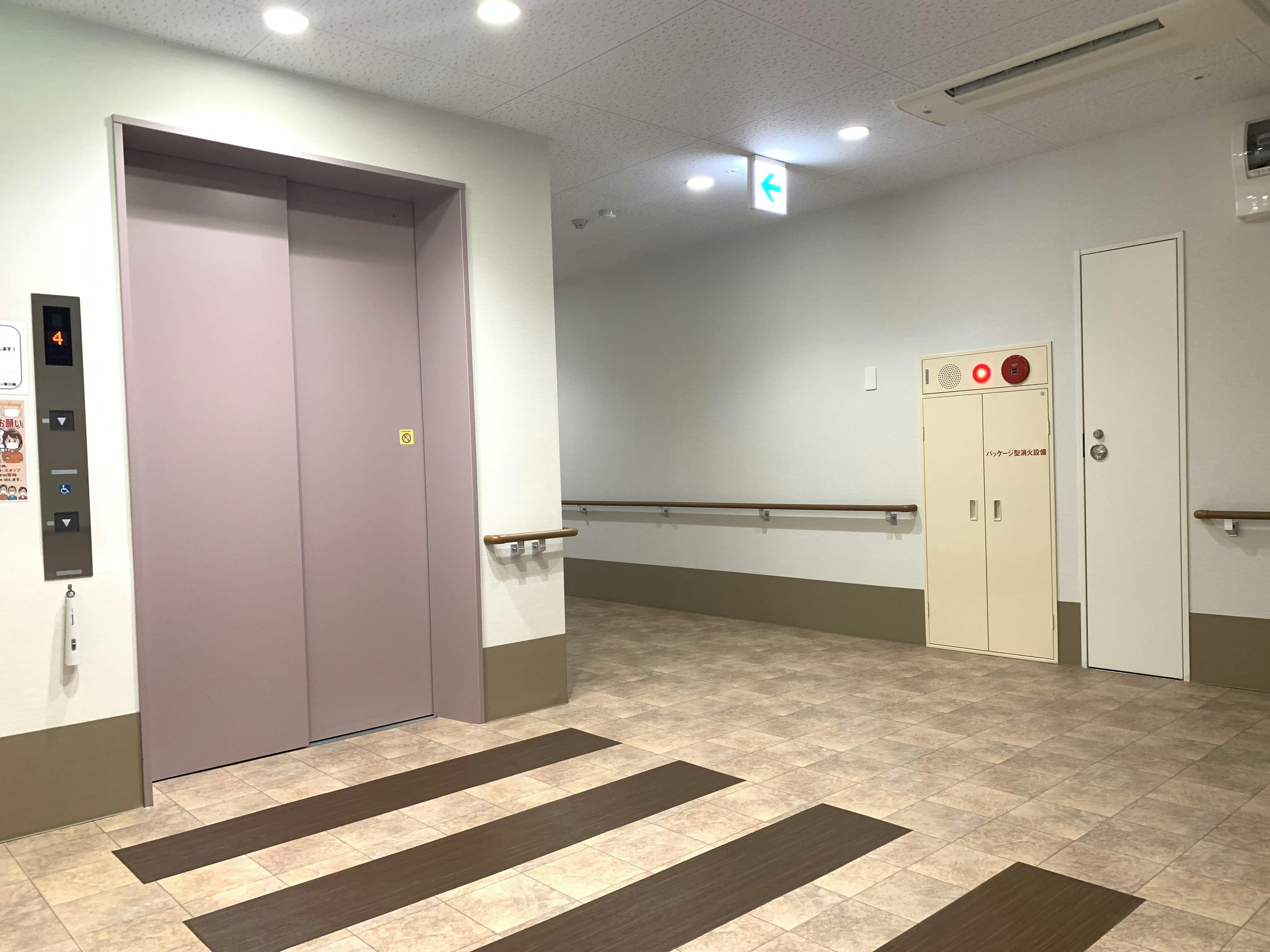 ココファン新川崎 エレベーターホール
