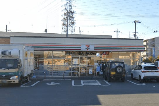 ルミナスティ高槻 セブンイレブン 高槻芝生町３丁目店