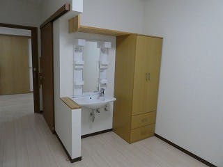 ご長寿くらぶ 古河西町B 居室（洗面台・収納）