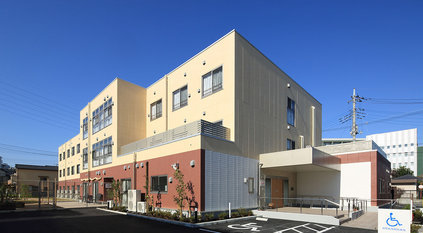 メディカルホームまどか草加 外観