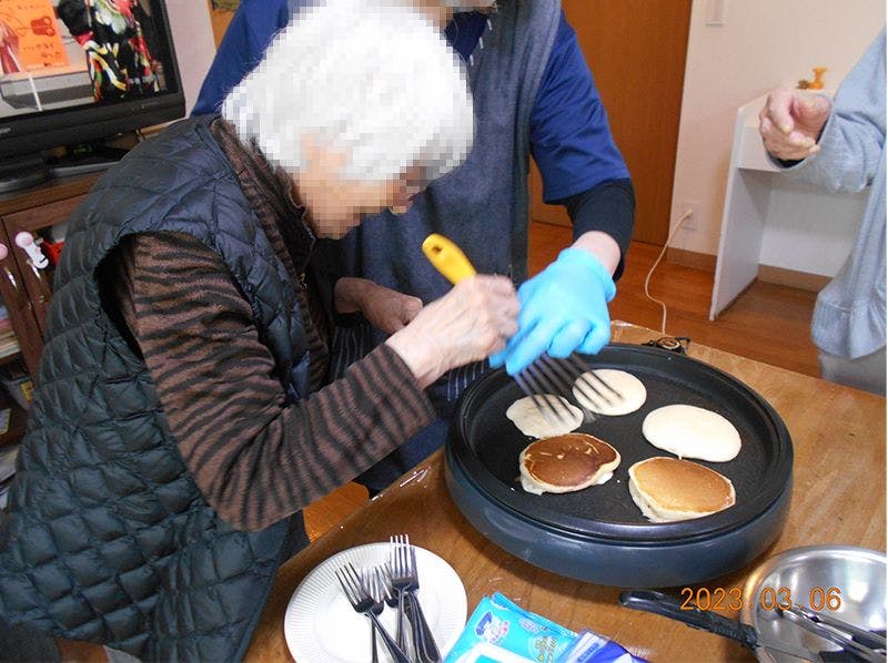 グループホーム花物語さいわい おやつ作り