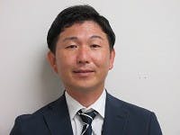 ユトリーム朝霧 支配人前山 亙
