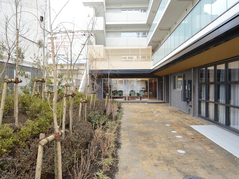 介護付有料老人ホーム プレザングラン 大田多摩川 中庭