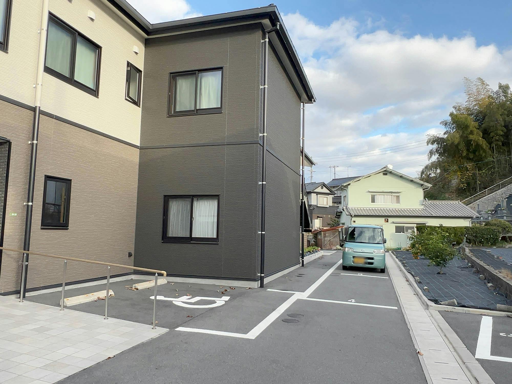 グループホームとまとやす 駐車場