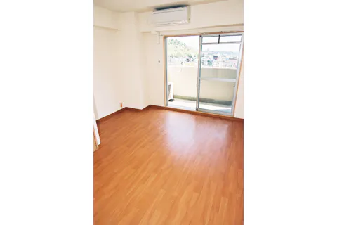 プレシャス川西 居室