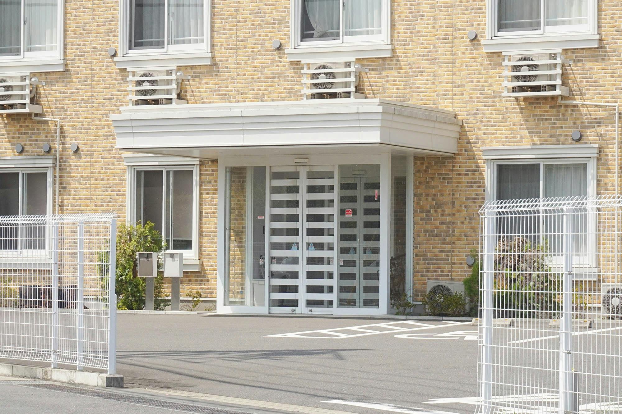 ニューソフィアコート八ヶ崎 入口