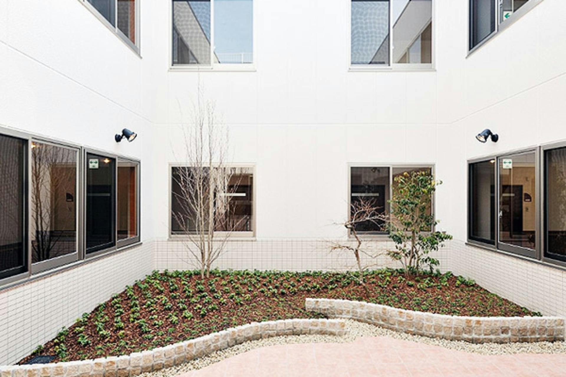 介護付有料老人ホーム あかいわの丘 中庭