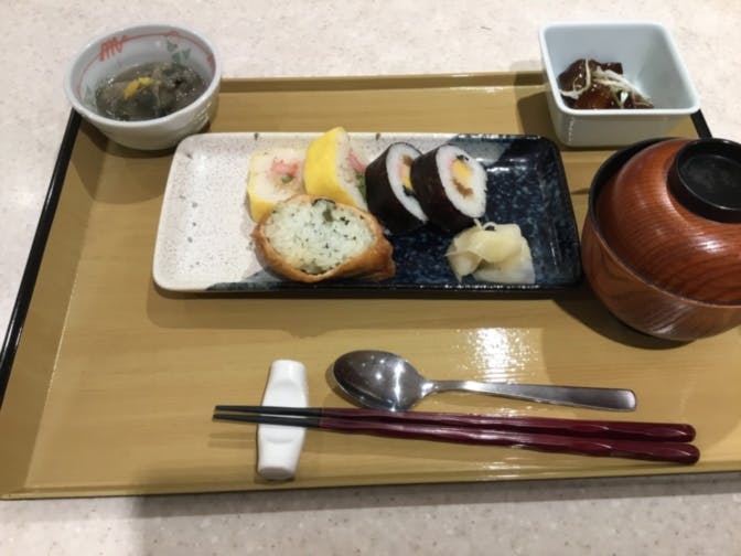 SOMPOケア ラヴィーレ成城南 巻き寿司