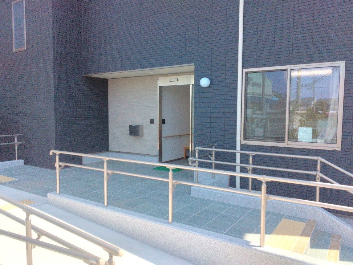 みつばメゾン志木参番館 入り口