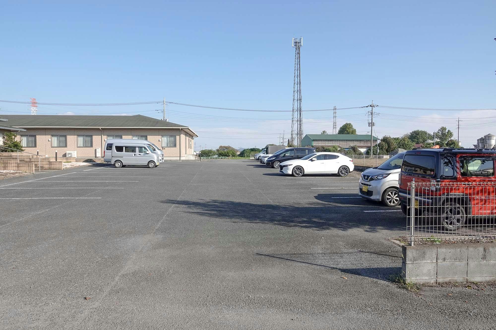 住宅型有料老人ホーム あずまライフライン 駐車場