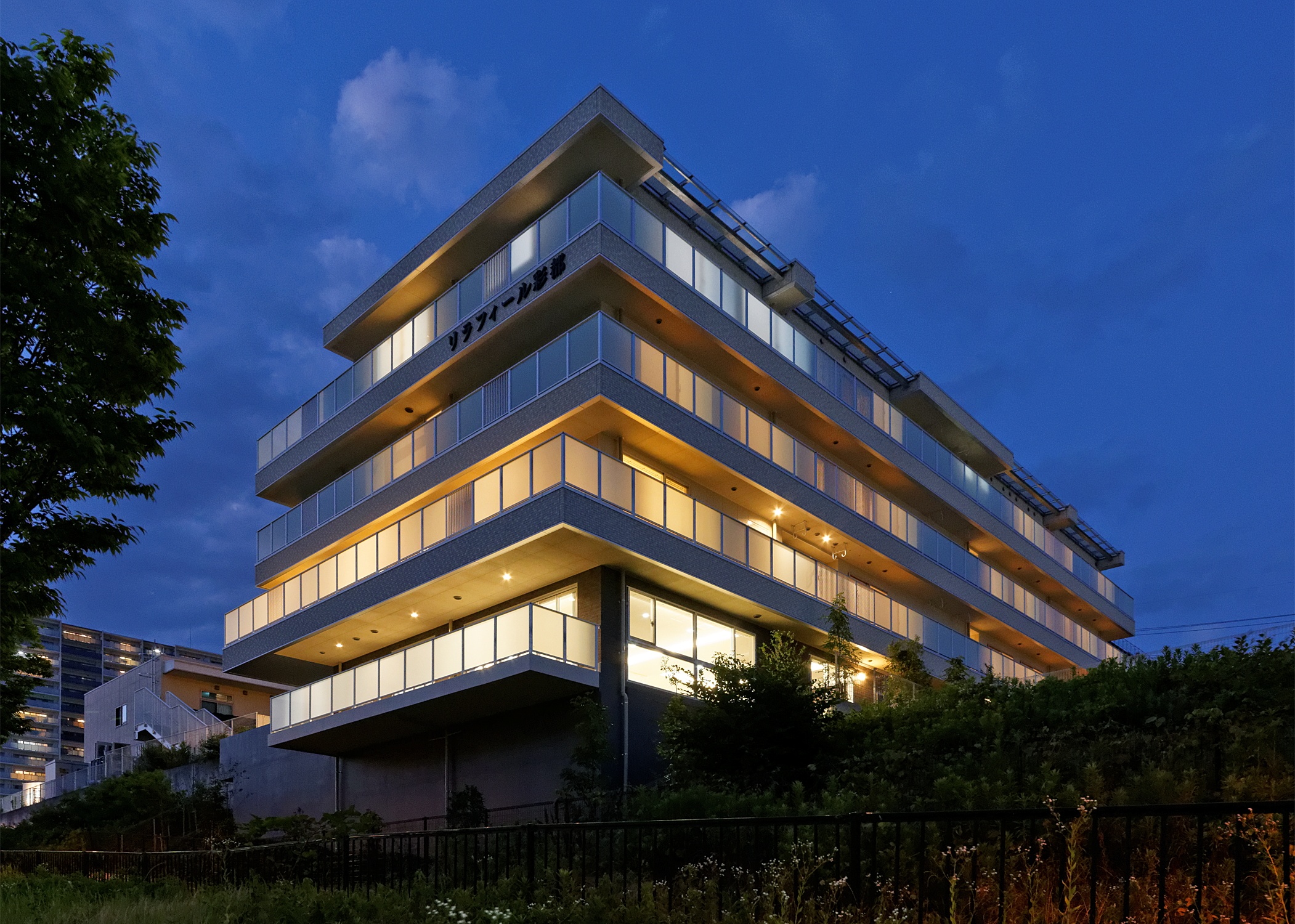 リラフィール彩都 外観