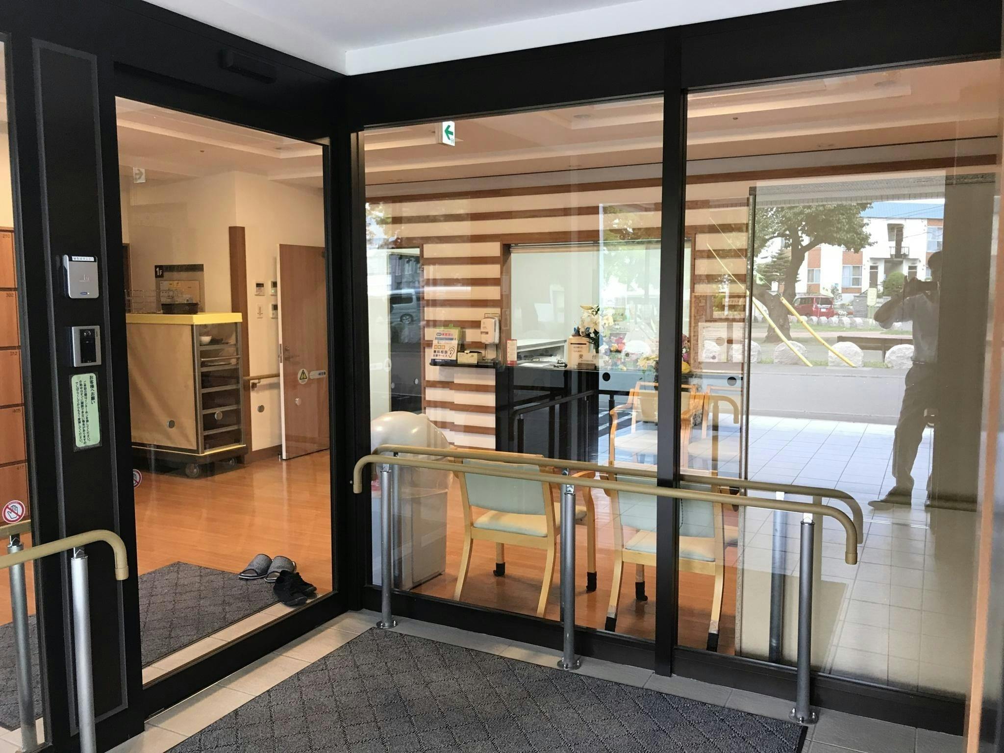 ナーシングホームレラ 正面玄関