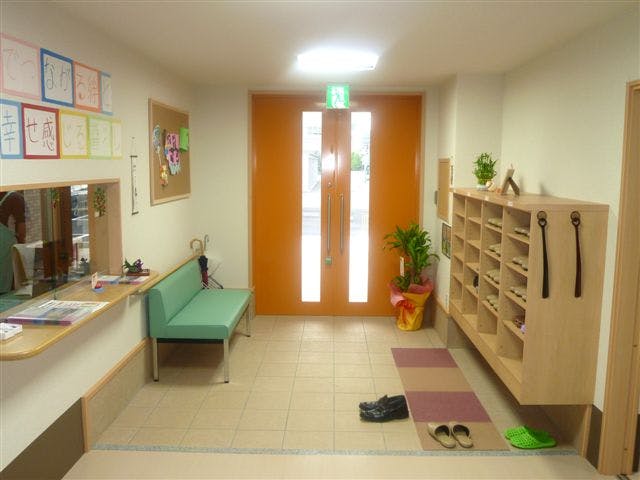 ケア・ブリッジ八尾老原 玄関