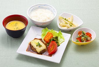 あにもの森2号館 食事