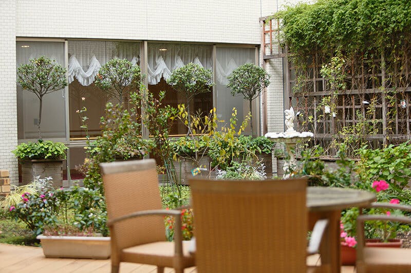 湘南ふれあいの園 シニアレジデンス町田 中庭