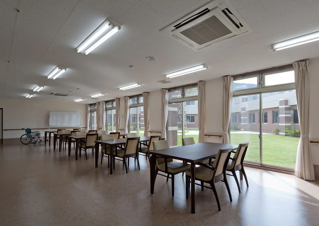 ドローム母原 食堂