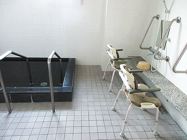 サービス付き高齢者向け住宅まごの手 大浴室
