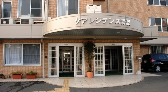 ケアレジデンス青葉 玄関