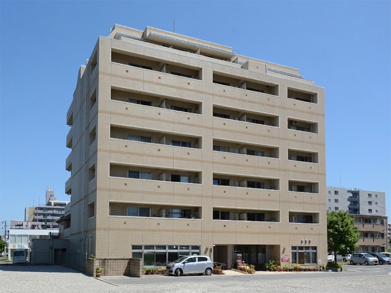 エバーライフ西大寺 外観
