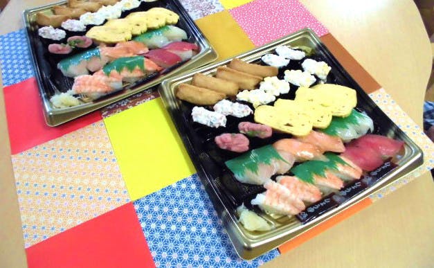 グループホームたのしい家紫野 寿司パーティー