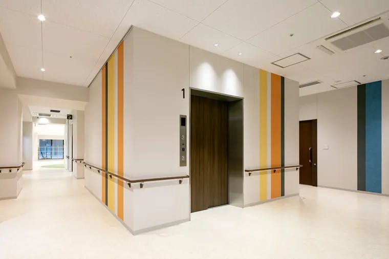 ココファン吹田SST エレベーターホール