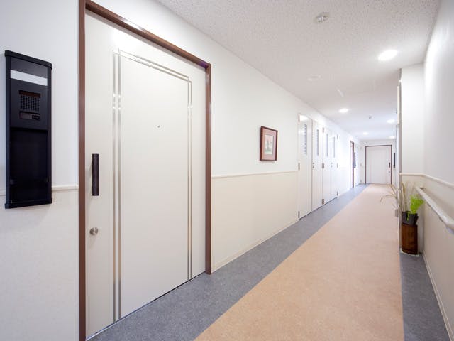 高齢者向けマンショングランデかずほ 廊下