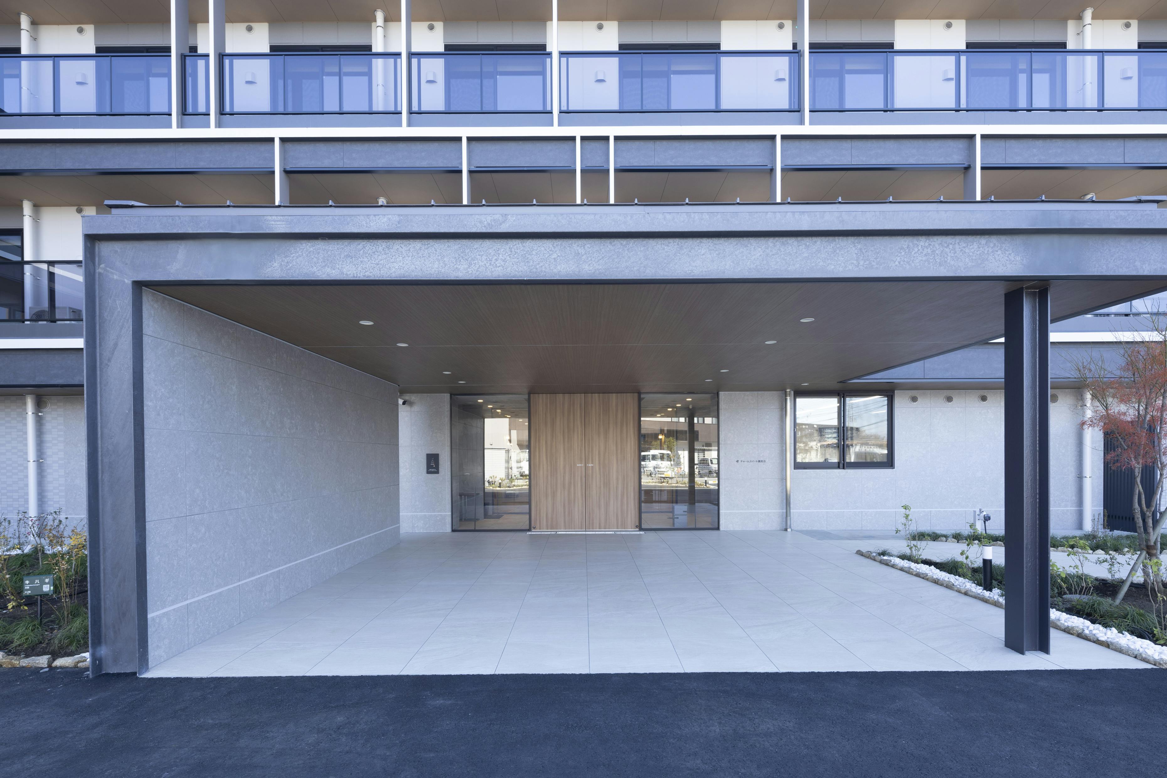 チャームスイート能見台 エントランス