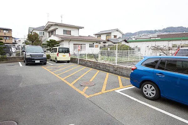 スーパー・コート南花屋敷 駐車場