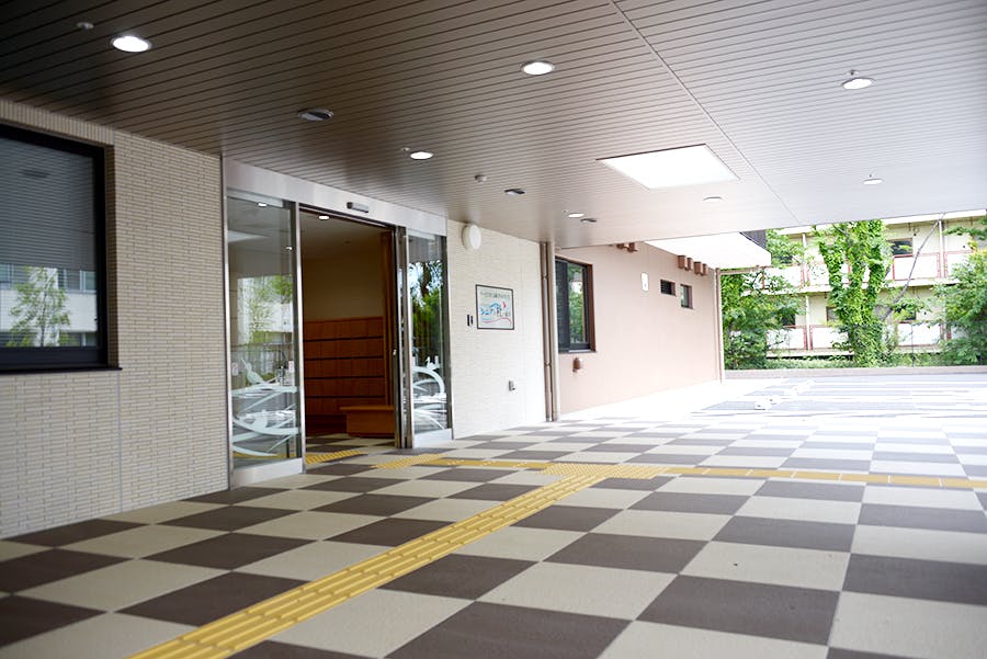 サービス付き高齢者向け住宅シニアの杜・越谷 入り口