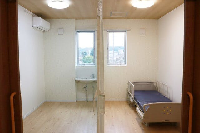 住宅型有料老人ホーム和楽家 2人部屋（カーテン仕切り）