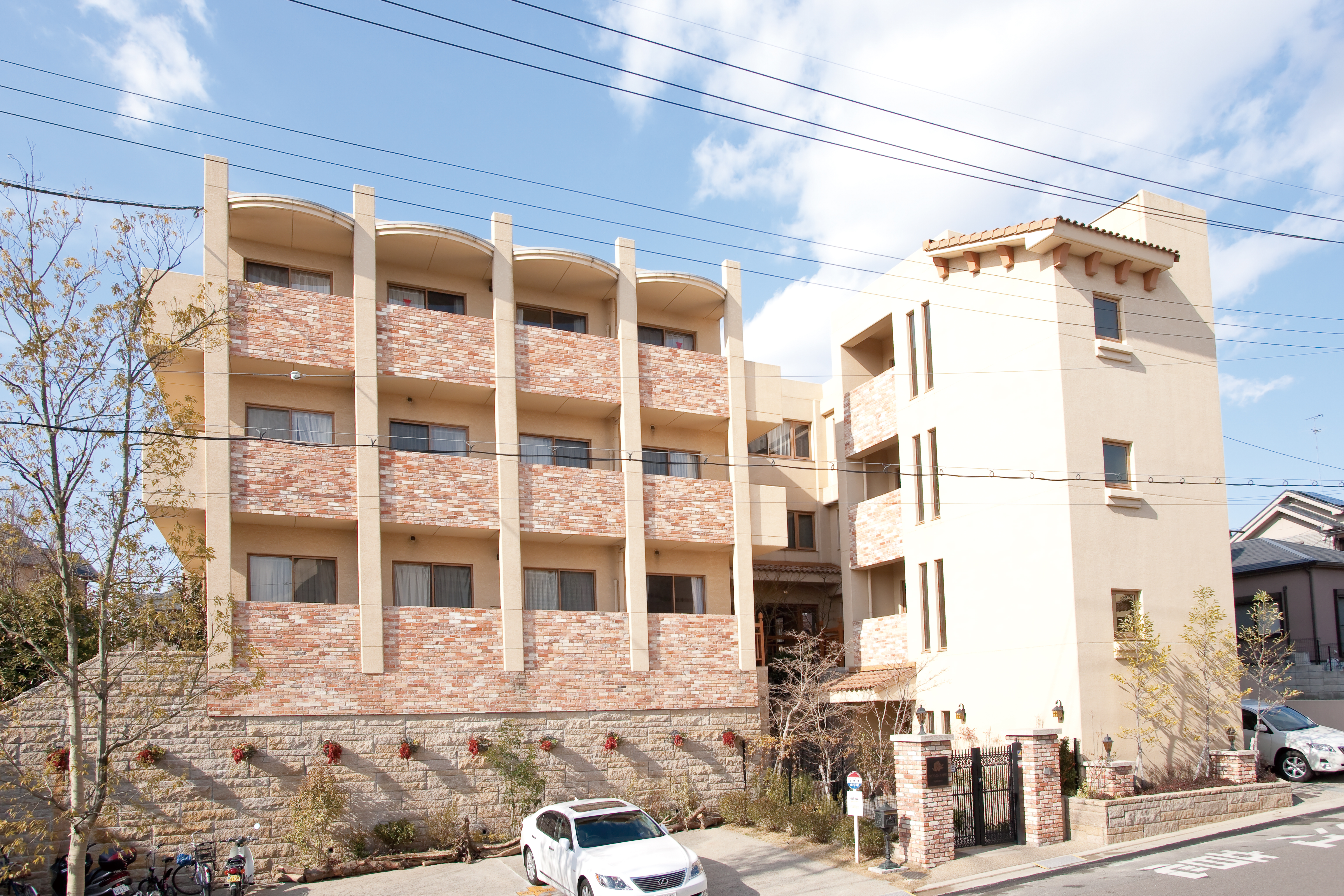 ラビアンローズ上野芝 外観