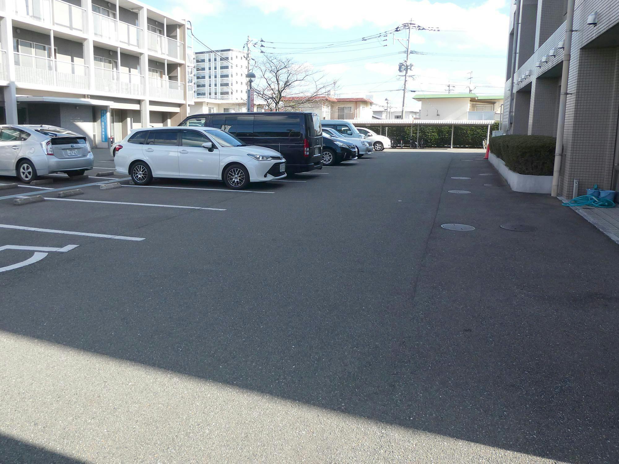 サービス付高齢者向け住宅こもれび 駐車場