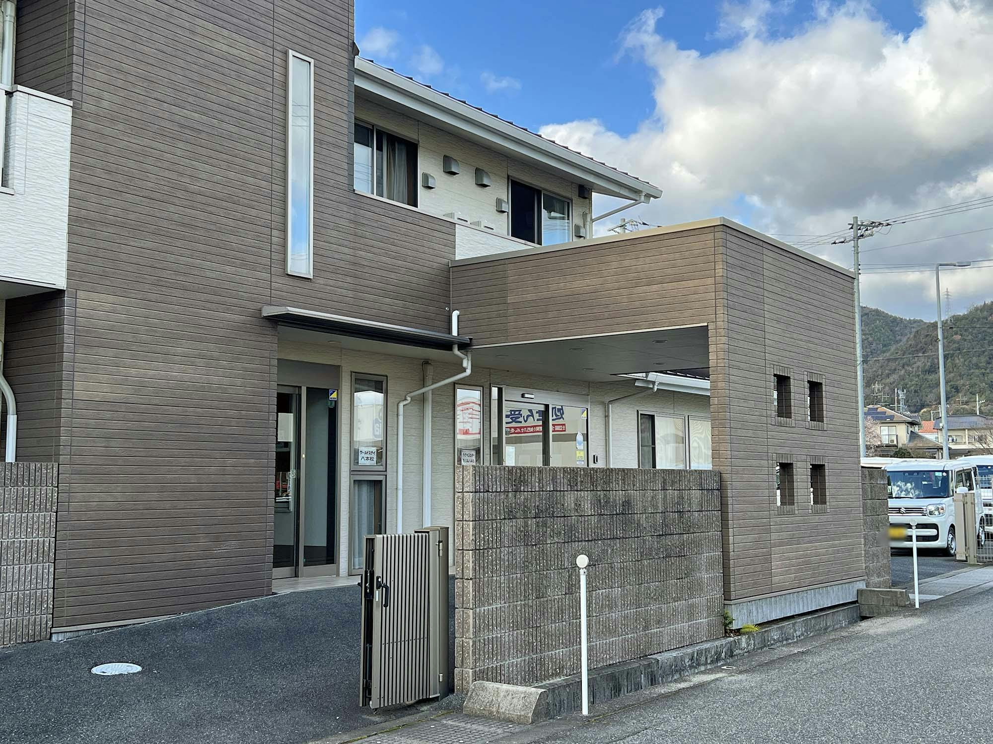 ワールドステイ八本松 入口