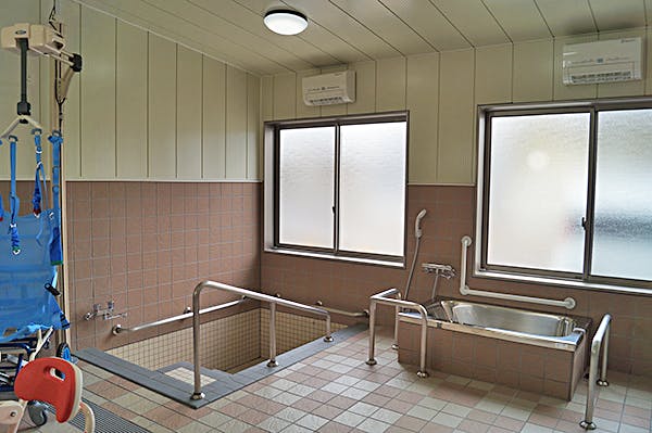 地域密着型特定有料老人ホーム仙寿の里こもれび 浴室