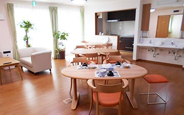 グループホーム仙台みなみさくらそう リビングダイニング