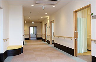 住宅型有料老人ホームナーシングホーム三条 廊下