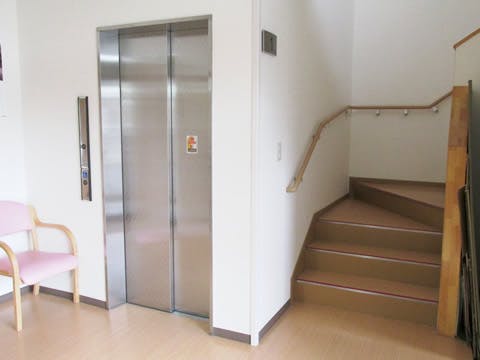 サービス付き高齢者向け住宅「安住野」 階段・エレベーター