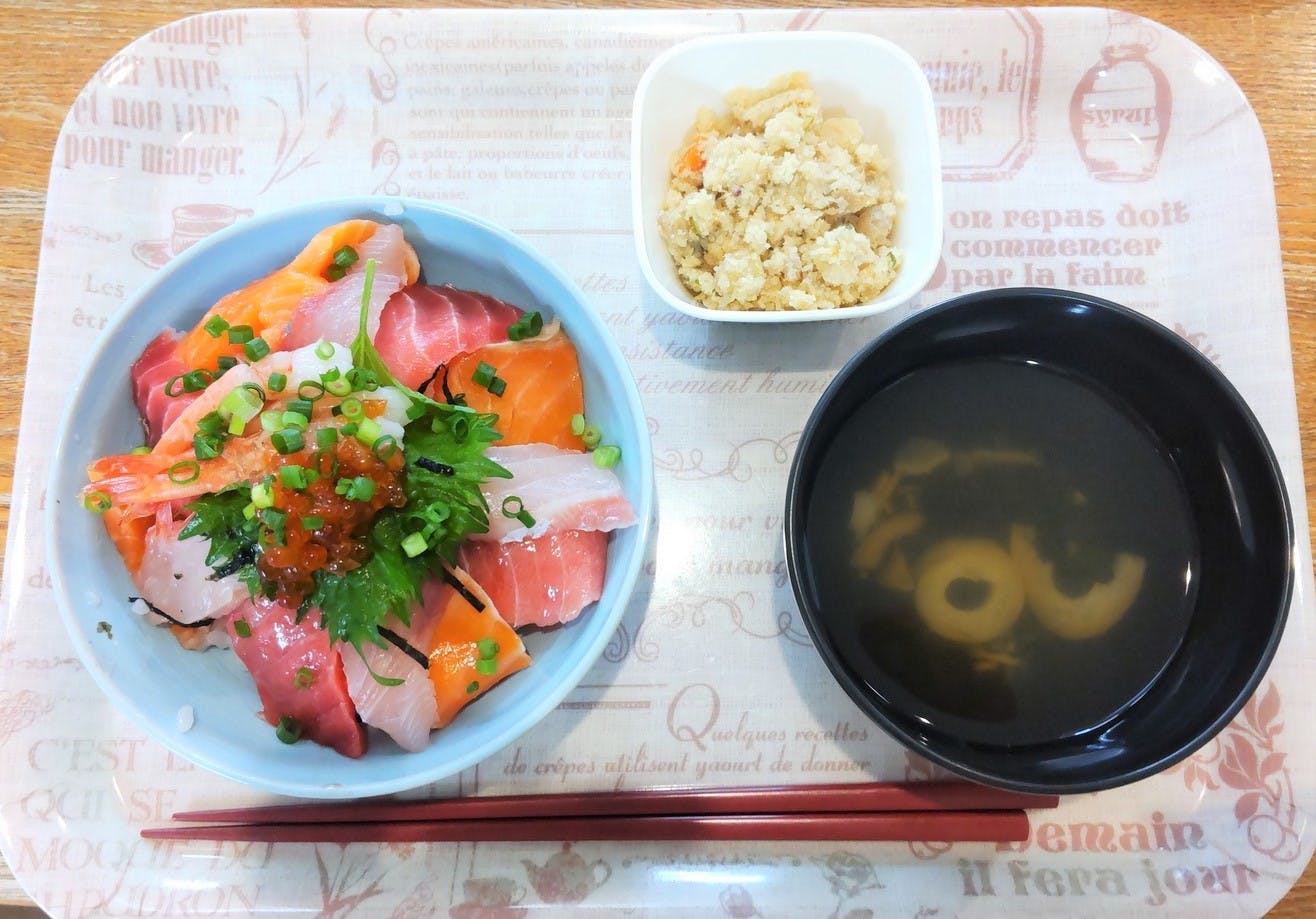 ニチイケアセンター本羽田 海鮮丼