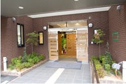 デイサービス・生活支援サービス付き高齢者向け住宅ラポール壱番館 玄関